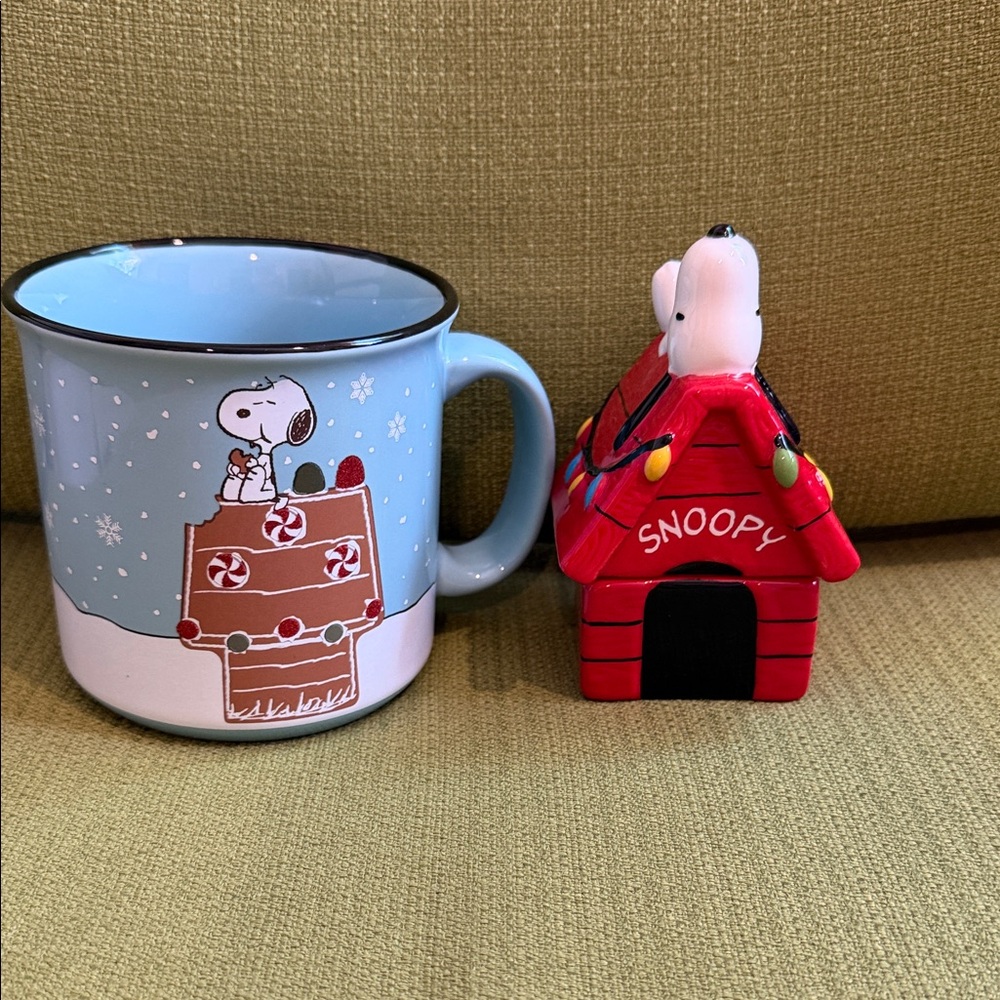 Peanuts Snoopy Blue and Red Holiday Mug with Snoopy Doghouse S/P Shaker